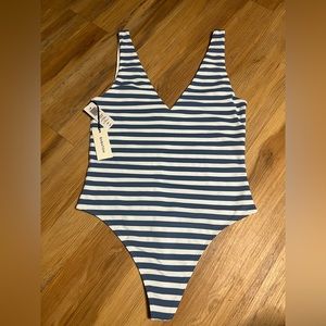 Aritzia Babaton Bodysuit